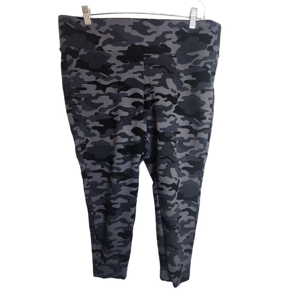 Torrid 1X Pixie Gray/Black Camo Leggings